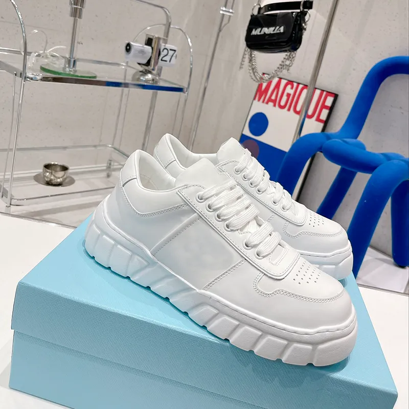 Men Thick soled Platform Lace Up Sneakers Modern Design White Black Serrated Rubber Foam Outsole Leather Sports Casual Shoes With Box NO404
