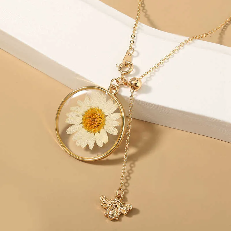 Locket Vintage Bee Dried Flower Pendant Necklace Fashion Women Choker Chrysanthemum Gold Color Long Chain Jewelry Gifts