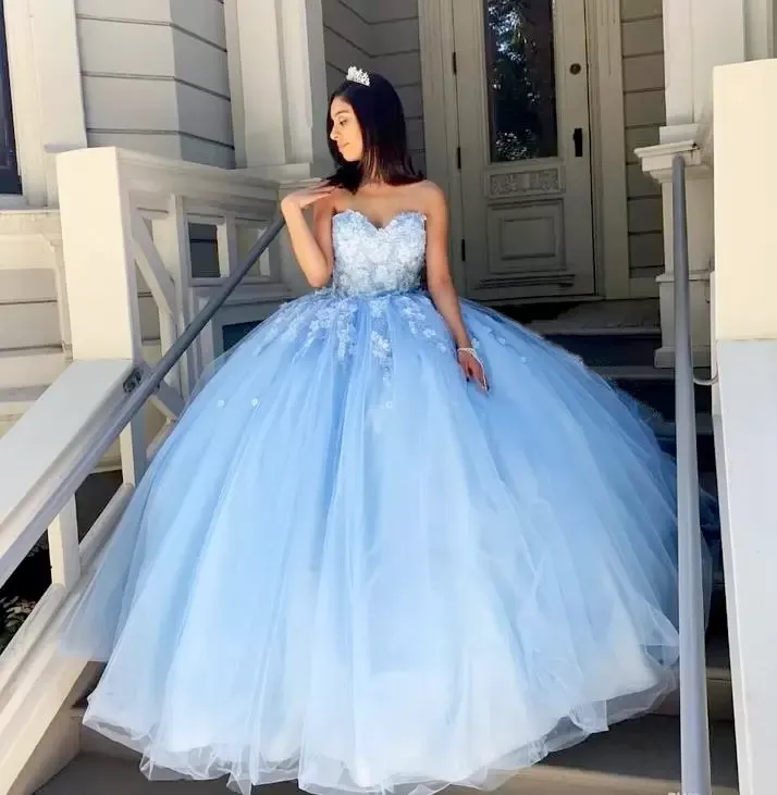 2022 Sky Blue Simple Simeed Sexy Lace Quinceanera Prom Dresses Sweetheart Hand Hand Made Flowers Tulle Evening Party Sweet 16 Dress