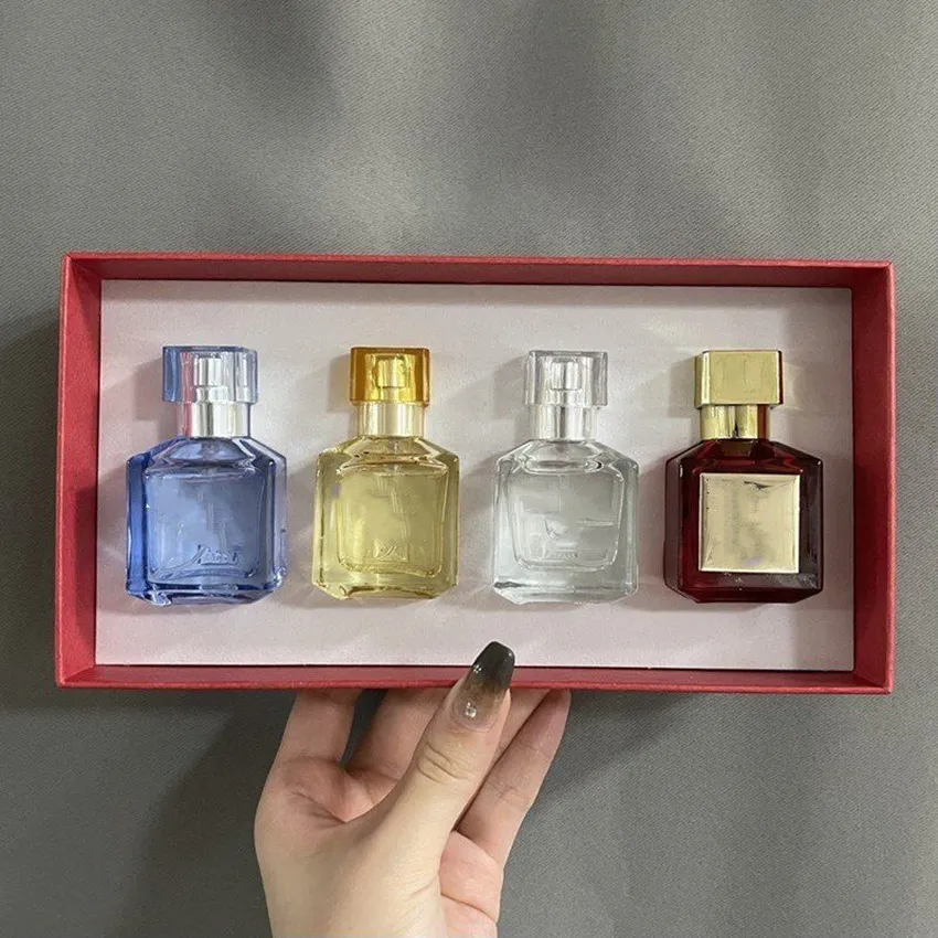 En yeni varış yüksek kaliteli parfüm seti ekstrait de parfum rouge 540 kırmızı ud ipek ahşap kadın erkek kokusu 4x30ml 4pcs kiti kutu