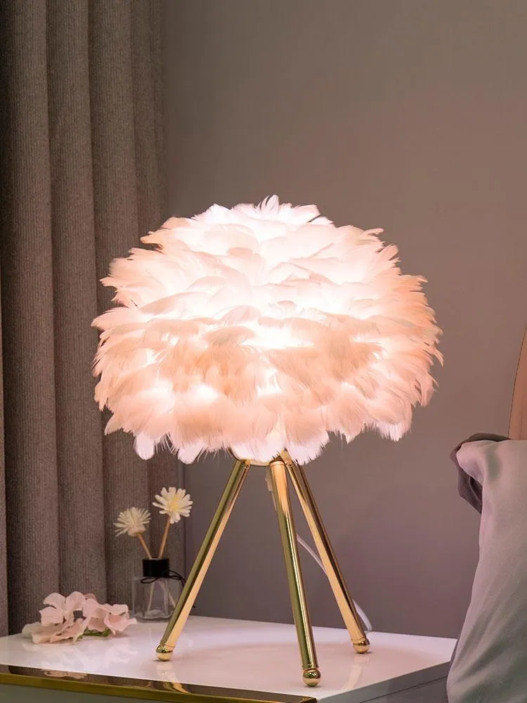 Lampy stołowe Kreatywna lampa do sypialni Piękne różowe/białe/szary/czerwone światło nowoczesne dekoracja domu w LED LED LED DEK BURE