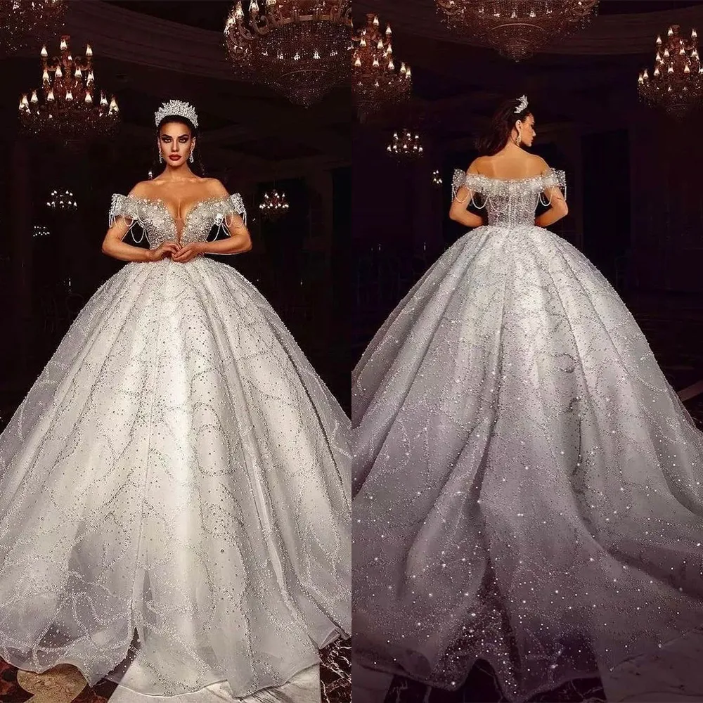 Abito da ballo principessa Abiti da sposa Appliques Scollo a V profondo Spalle scoperte Senza maniche Paillettes Perline Increspature di pizzo Lunghezza del pavimento Abiti da sposa lucidi Taglie forti Realizzati su misura