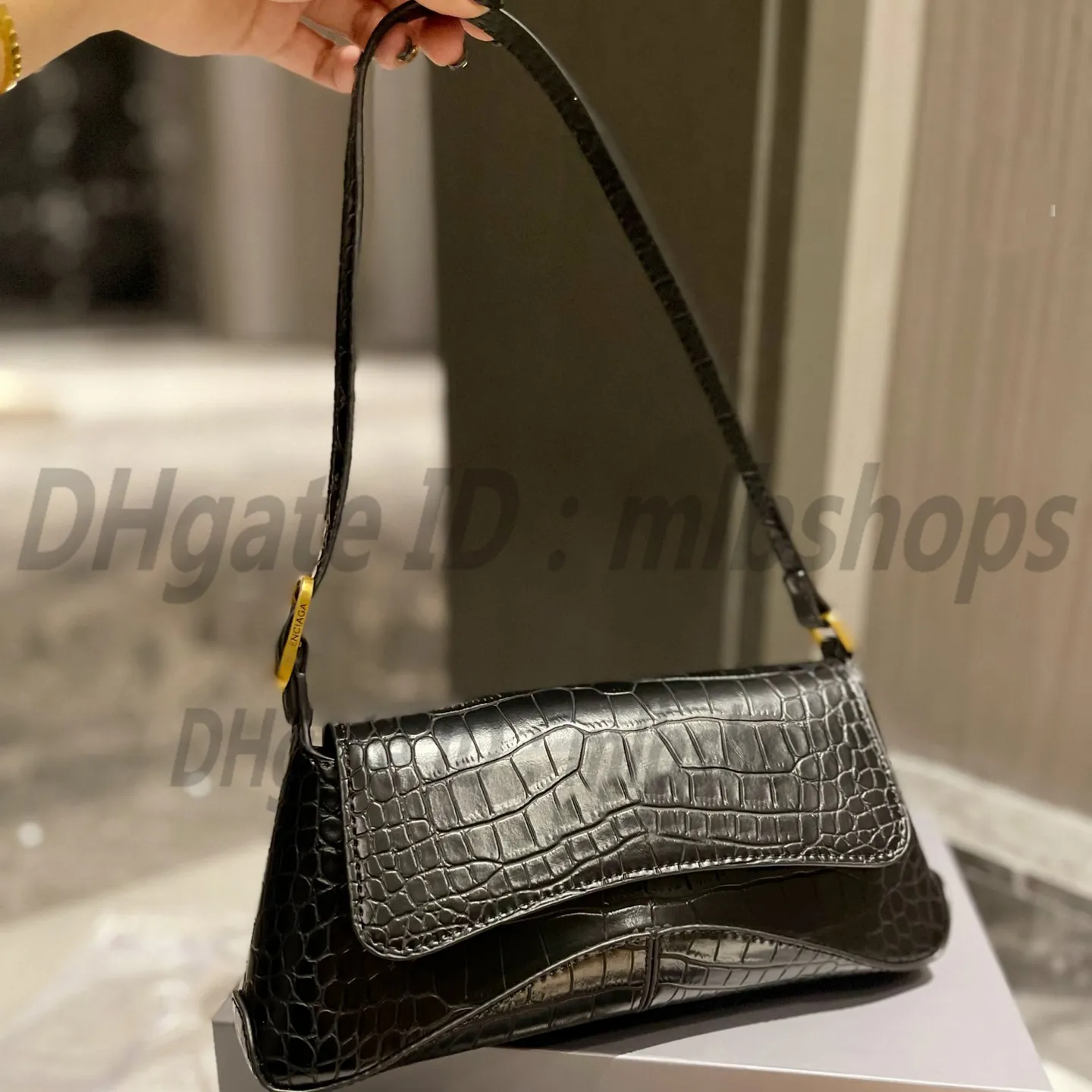 Luxurys tasarımcıları çanta omuz çanta b en kaliteli debriyaj crossbody moda kadın çantası deri domuz burun koltuk altı çanta bayanlar kadın çanta cüzdanları