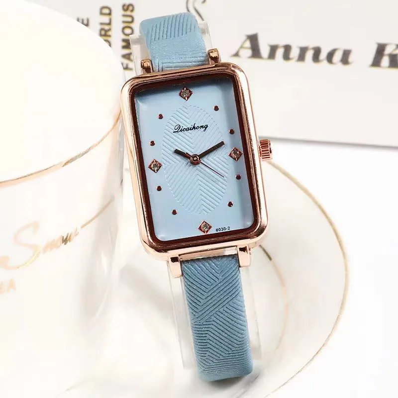 Luksusowe zegarki damskie projektant Square Student 2022 Nowy projekt niszowy Prosty temperament retro małe wykwintne modne trendy zegarek dla kobiet