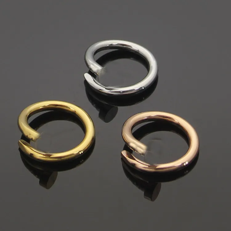 Роскошные дизайнерские золотые кольца для ногтей кольцо для влюбленных с бриллиантами ювелирные изделия из титановой стали 316 женские мужские классические украшения 18k модные аксессуары свадебный подарок размер вариант 6-9