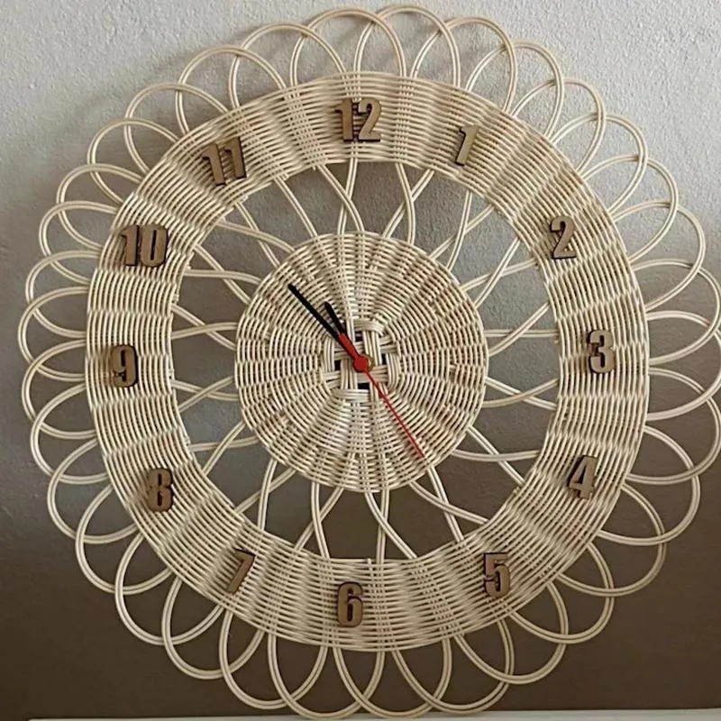 壁の時計手織りのラタン装飾時計ラウンドデジタルミュートサイレントインハンギングオーナメント監視リビングルームベッドルームホームデコーウォール