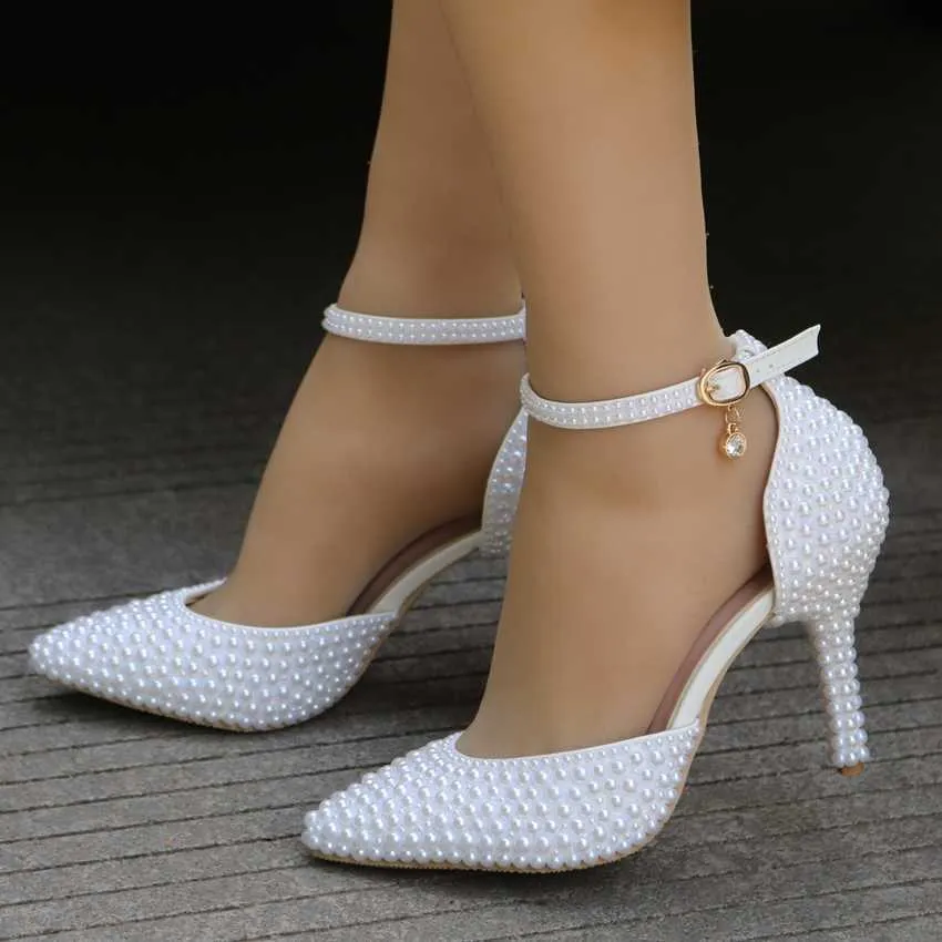 2022 Paris Classic Luxury Designer Pompy damskie Switch Toe White Pearl Wedding Buty Sztuki Sukienka Bridal Heels Heels Samica Party Kostki Pasek Sandały Topselling