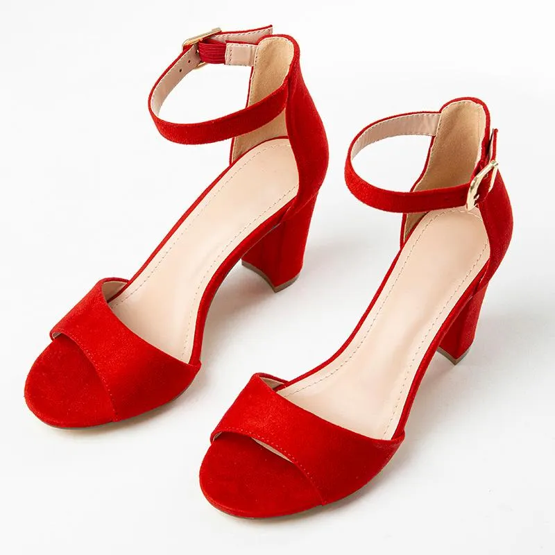 Sandali Estate Rosso 9 cm Bocca di pesce per le donne Scarpe da ballo con tacco Scarpe da donna Moda casual Pompe grezze Sandali di lusso da donnaSandali