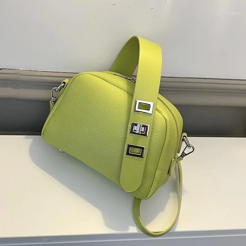 Avondzakken Hoogwaardige handgekweld Small Bag Dames Zomer 2022 Niche-forens Schouder Messenger Mini Simple Shell BageVing