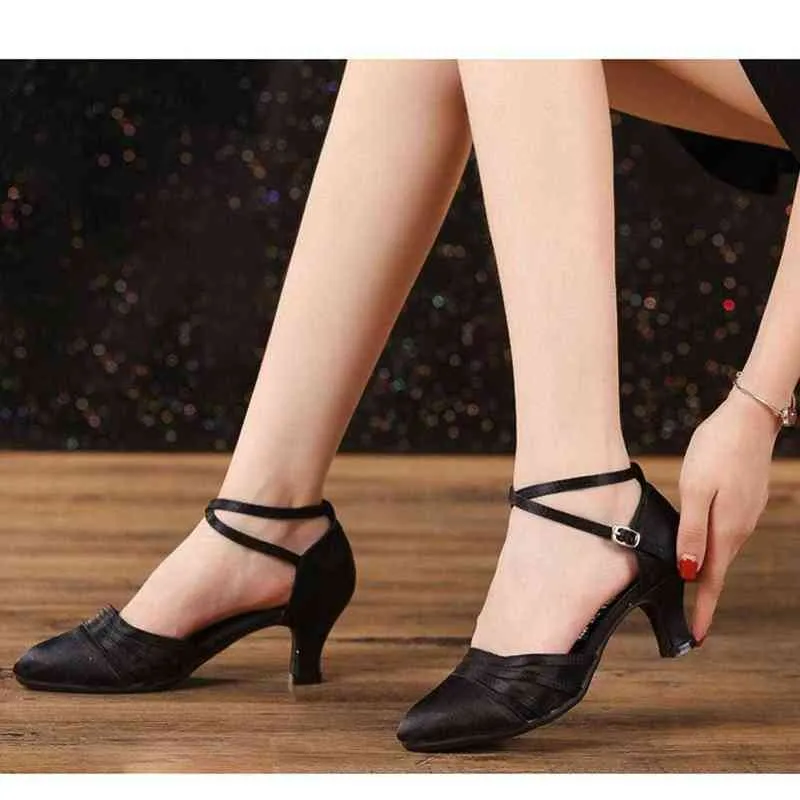 Gloednieuwe Latin Dance Shoes Modern Women Ballroom Tango Girls Ladies 3,5/5,5 cm hakken met rubberzool pailletten doek dropshipping G220527