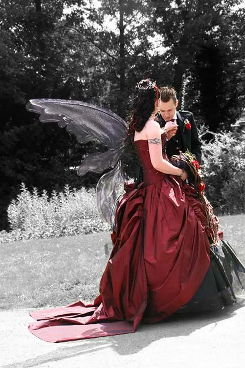 Medieval Black Burgundy Gothic Wedding Dresses Ruffle Lace up Corset Jacket Masquerade Costume Bridal Gown