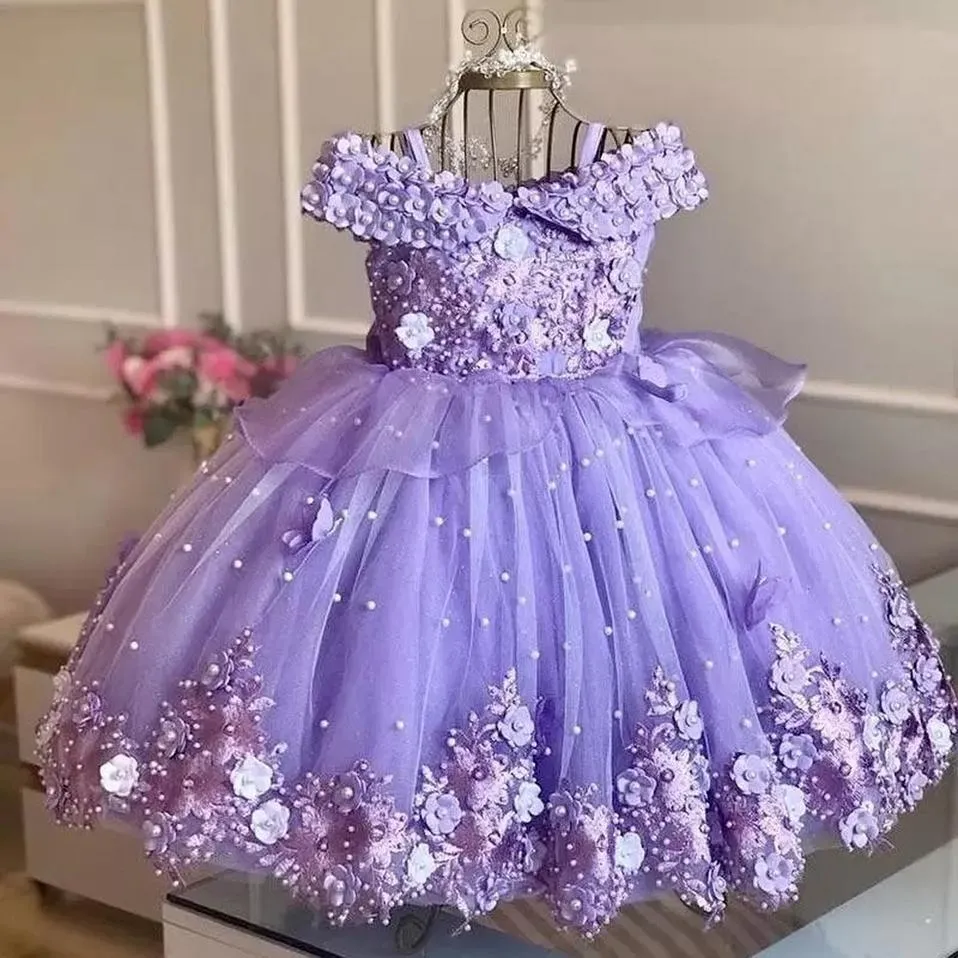 素敵な紫色のピンクの花の女の子のドレスオフプリンセスチュールレースD花の花クリスタルビーズパールフロアレングスキッズバースデーガールページェントガウン