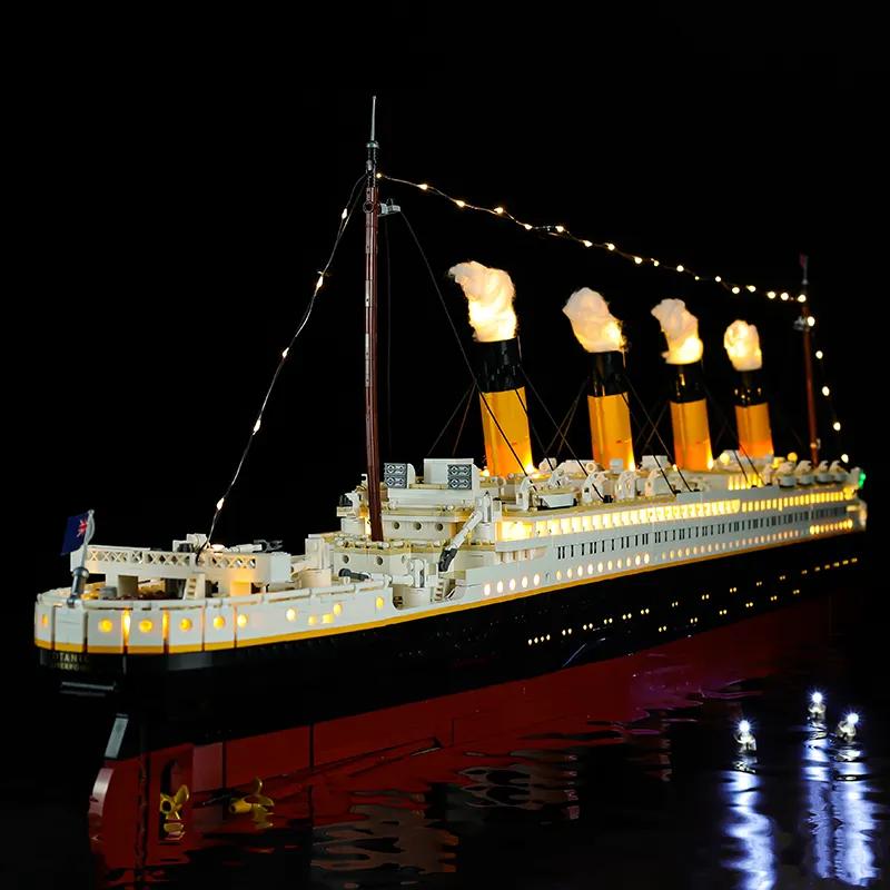 Het licht van Titanic Large Cruise Boat Ship Steamship Building Bicks RC Music Model Compatibel met 10294 9090pcs Movie Education Toys Children Gifts