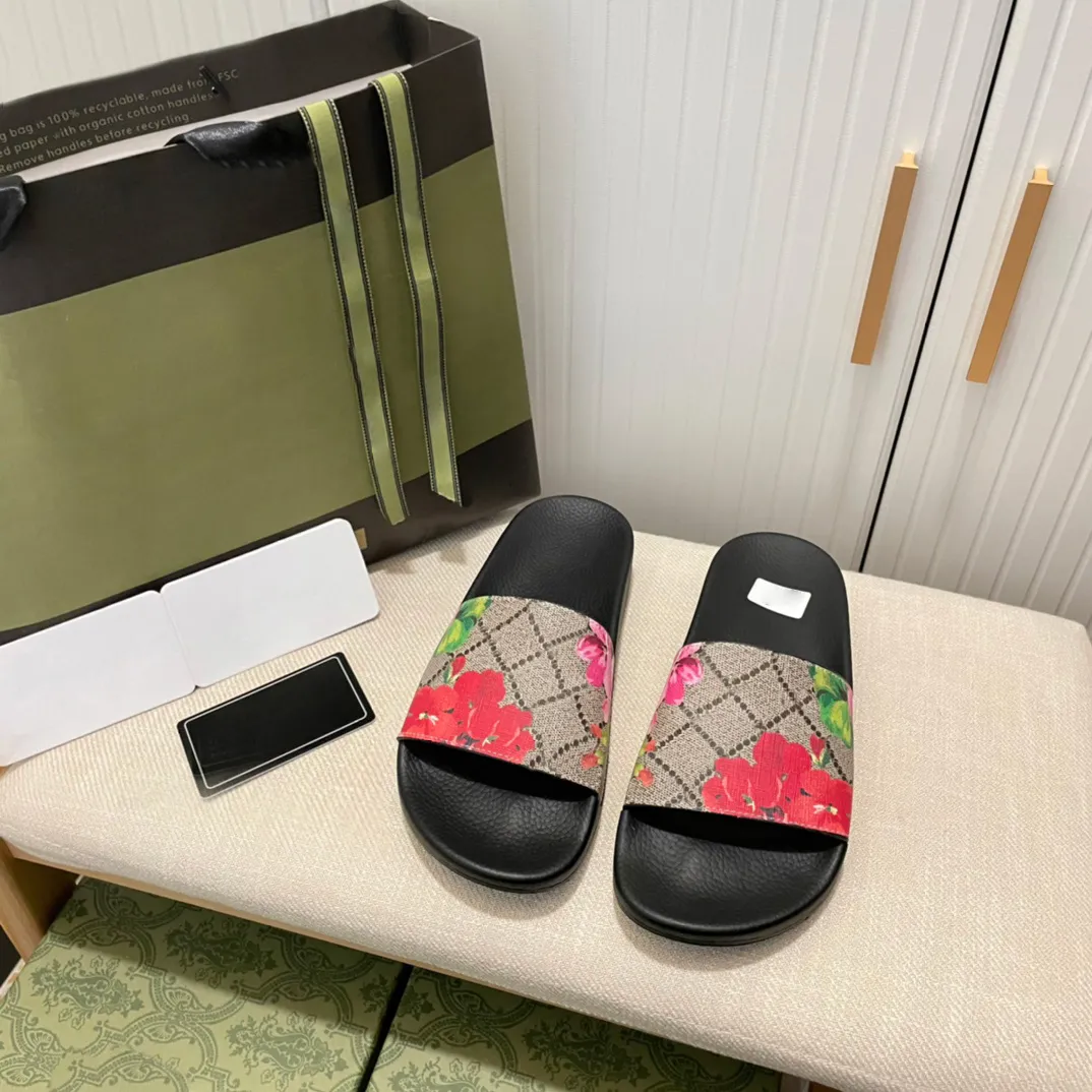 2022 Summer Designer Slippers for Mens Women Letters Print Flat Slipper Fashion Google Popular Rubber Sandal Trendy Beach Shoes Multi Style with BOX