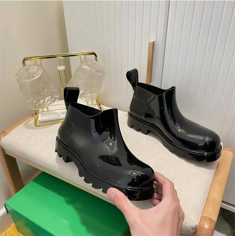 Women men Rain Boots High Quality Rubber Waterproof Shoes Non-slip Wear Resisting Ankle Boots Wash Car Kitchen Dampproof Fashion Light Size 35-44 Rain Shoes