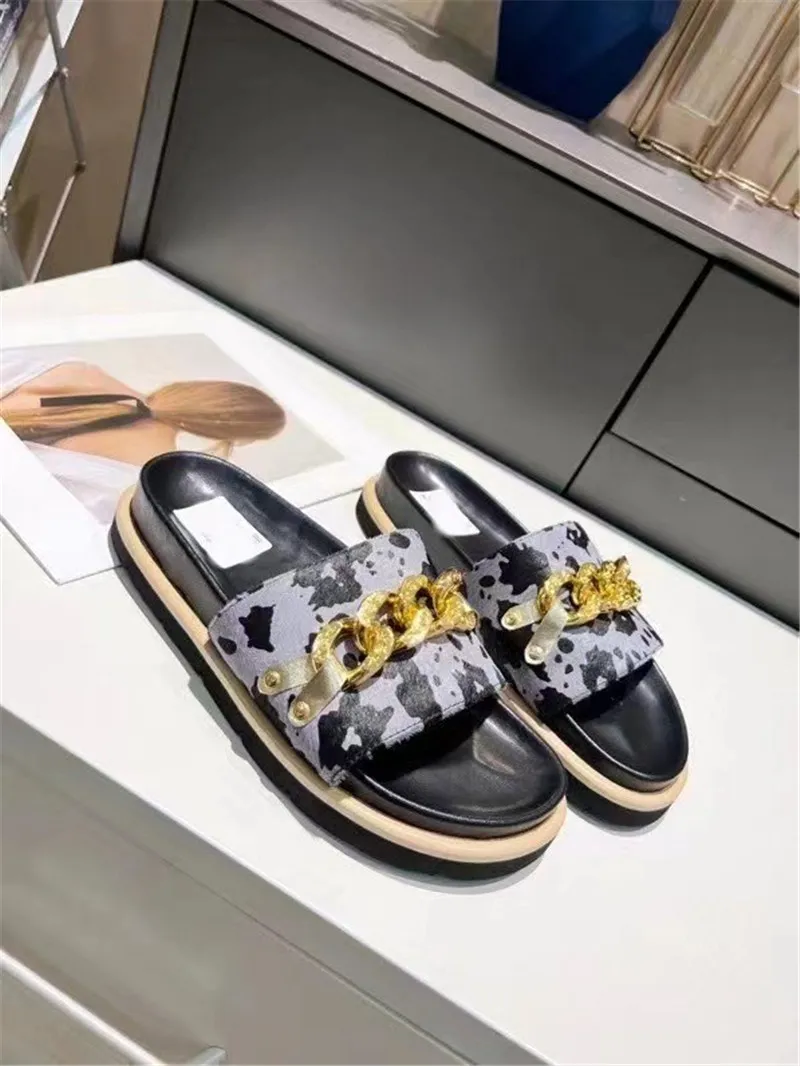 2022 New European and American thick sole slippers reading horse hair metal chain chain flip-flops lazy fashion sandals for women