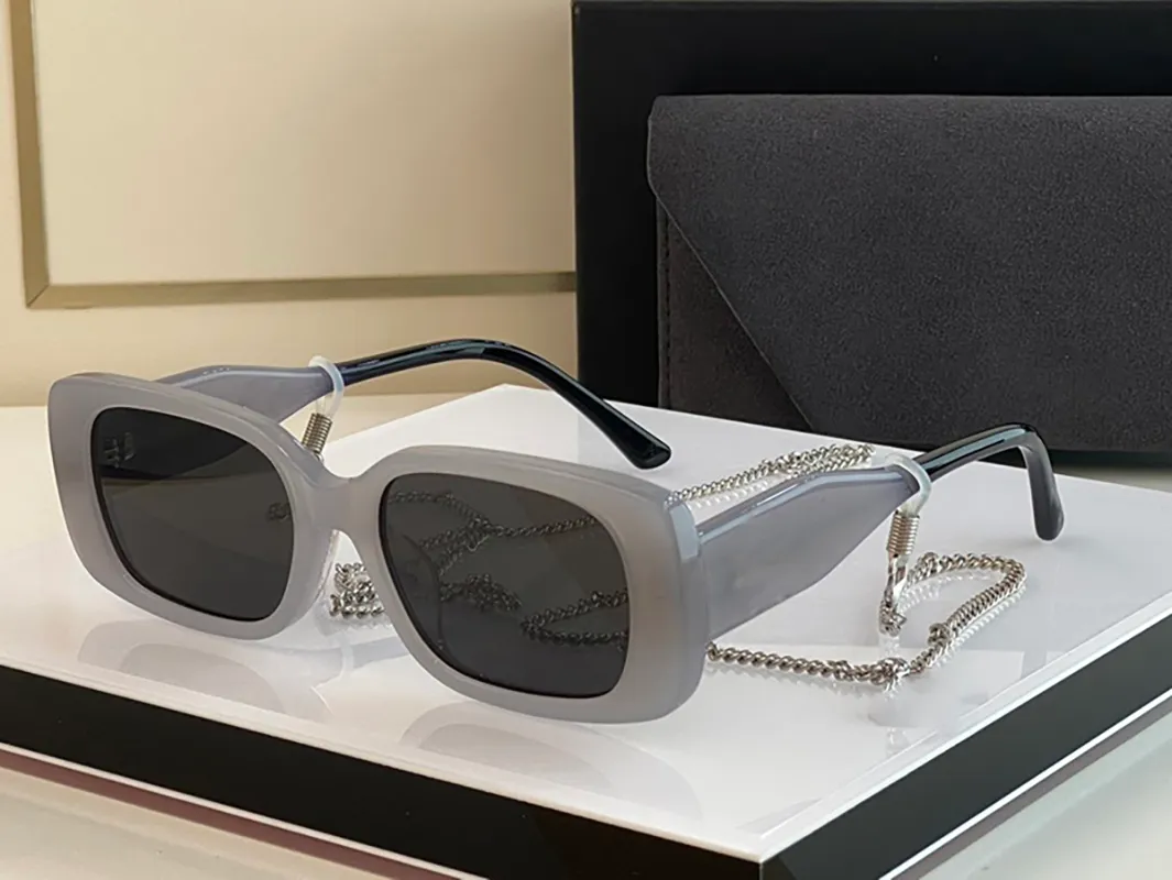 Nuovi occhiali da sole Designer Designer Womens Grey Acetate Telame Tortoiseshell Blue Shield Shielt Gradient Lenses Accessori per spiaggia in passerella con accessori da spiaggia in passerella con