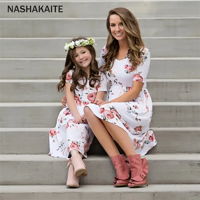 NASHAKAITE family matching clothes Fashion Short-Sleeve Floral Mid-Dress Mother daughter dresses Mommy and me clothes 220426