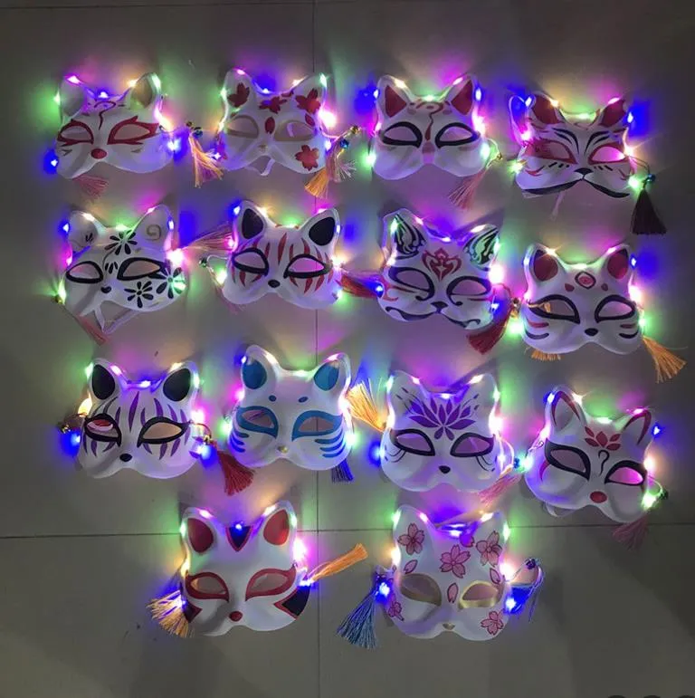 Light Up Halloween Demon Mask Party Party Cartoon Fox Cat Replica LED LED Comic Cosplay Props Adults Comply Wall Decoration Accessories White