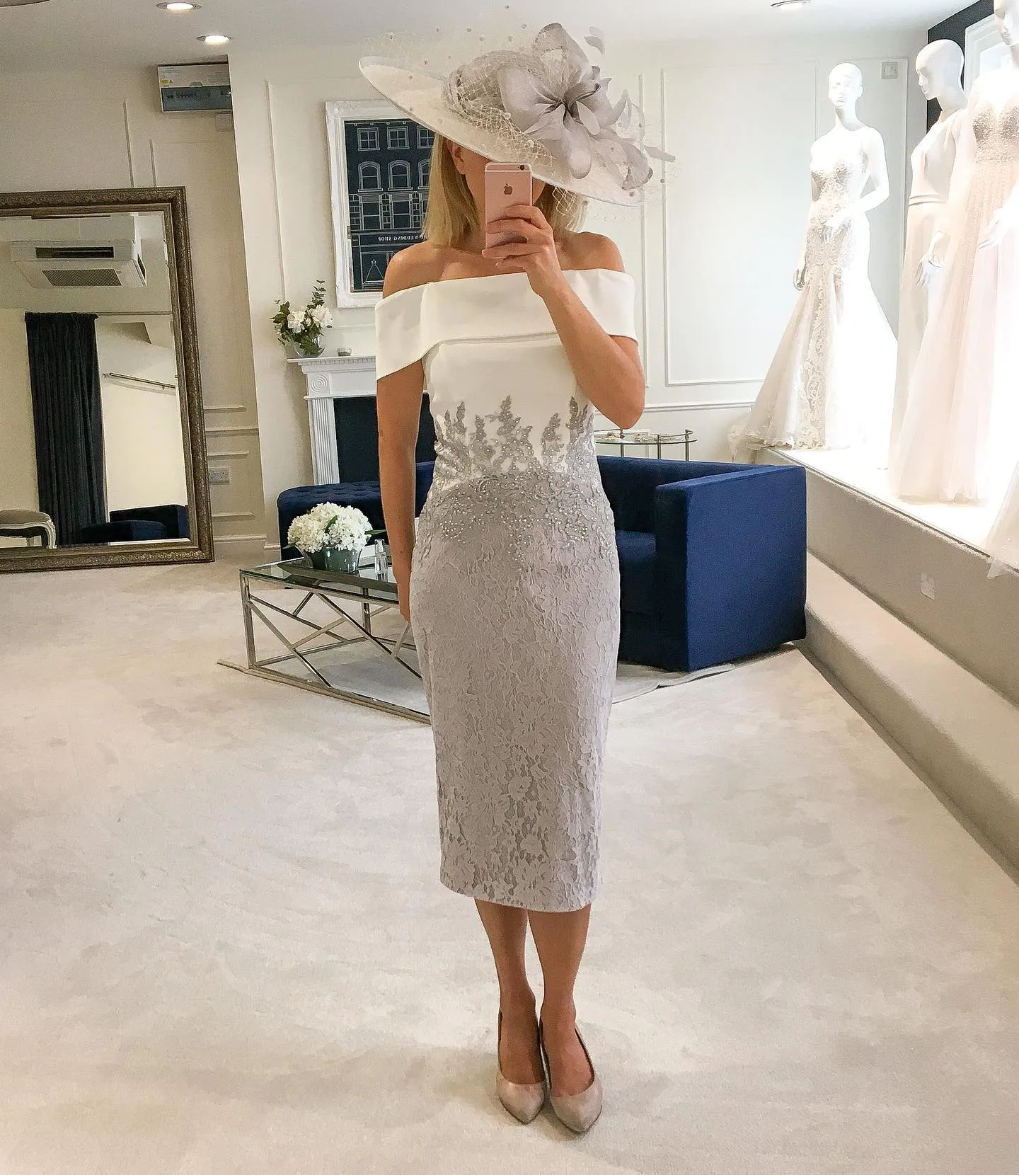 olvis lace dresses Round-Tailed Lace Gown