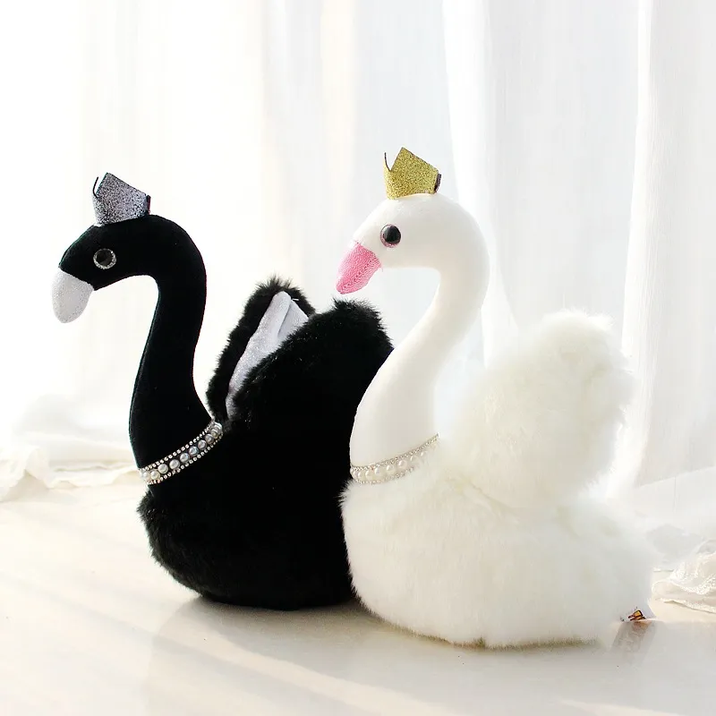 Princess Crown Black Swan Plush Keepsakes Toy Peal Necklace White Swans Couple Queen Plushie 웨딩 장식 인형 28cm 1005 D3