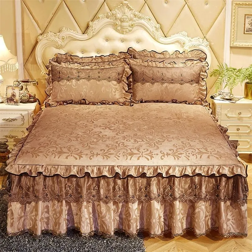 Set di biancheria da letto da 3 pezzi Set di biancheria da letto di lusso Copriletto caldo sul letto Gonna da letto rialzata per Queen / King Size con federa 220623