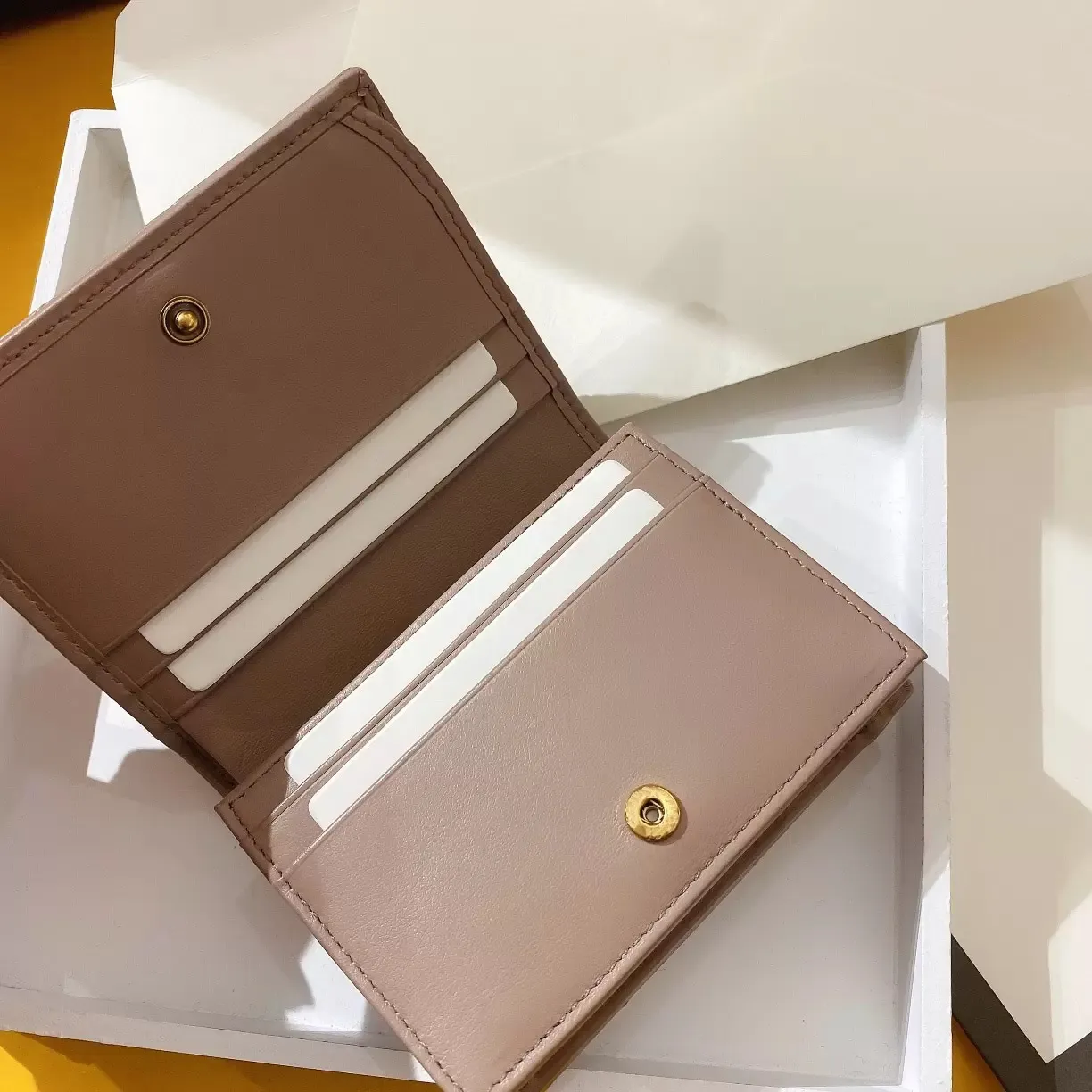 箱付きLOUIS VUITTON マネークリップレザー 箱付きLOUIS VUITTON マネークリップレザー