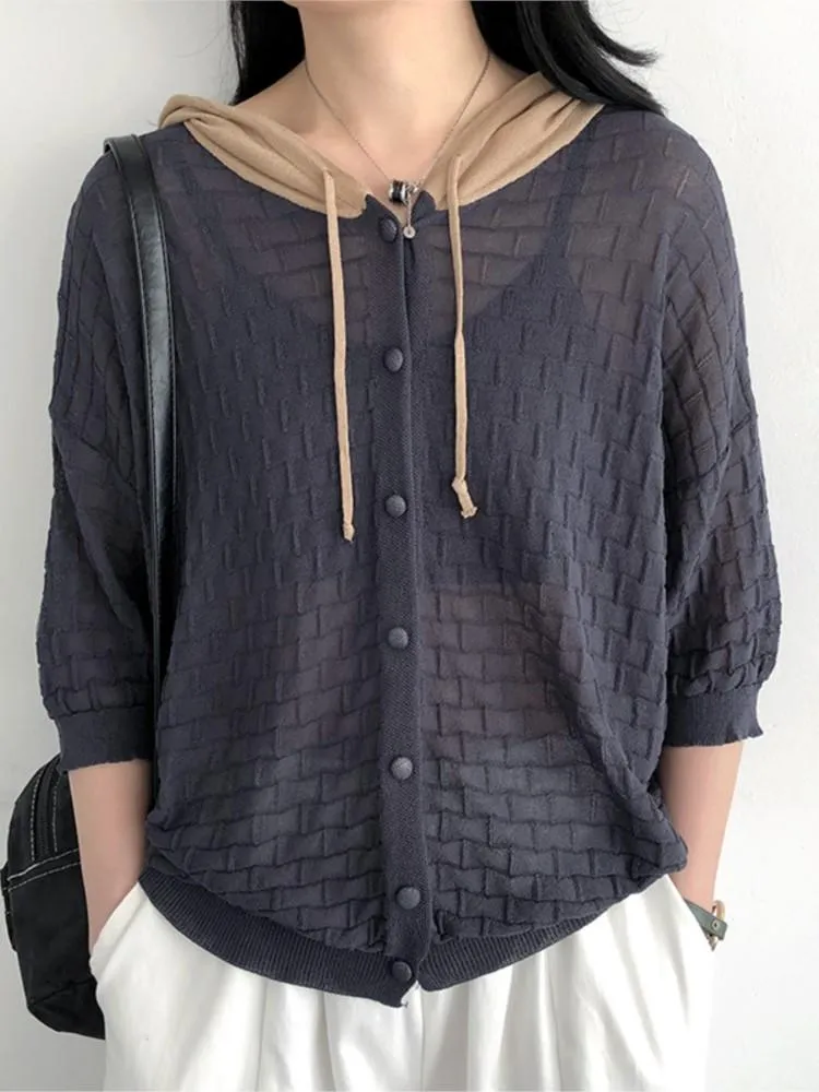 Camicette da donna Camicie Camicia da donna in maglia con cappuccio Colore a contrasto 2022 Cardigan estivo con protezione solare Mezza manica Camicetta sottile allentata da donna YoYiK