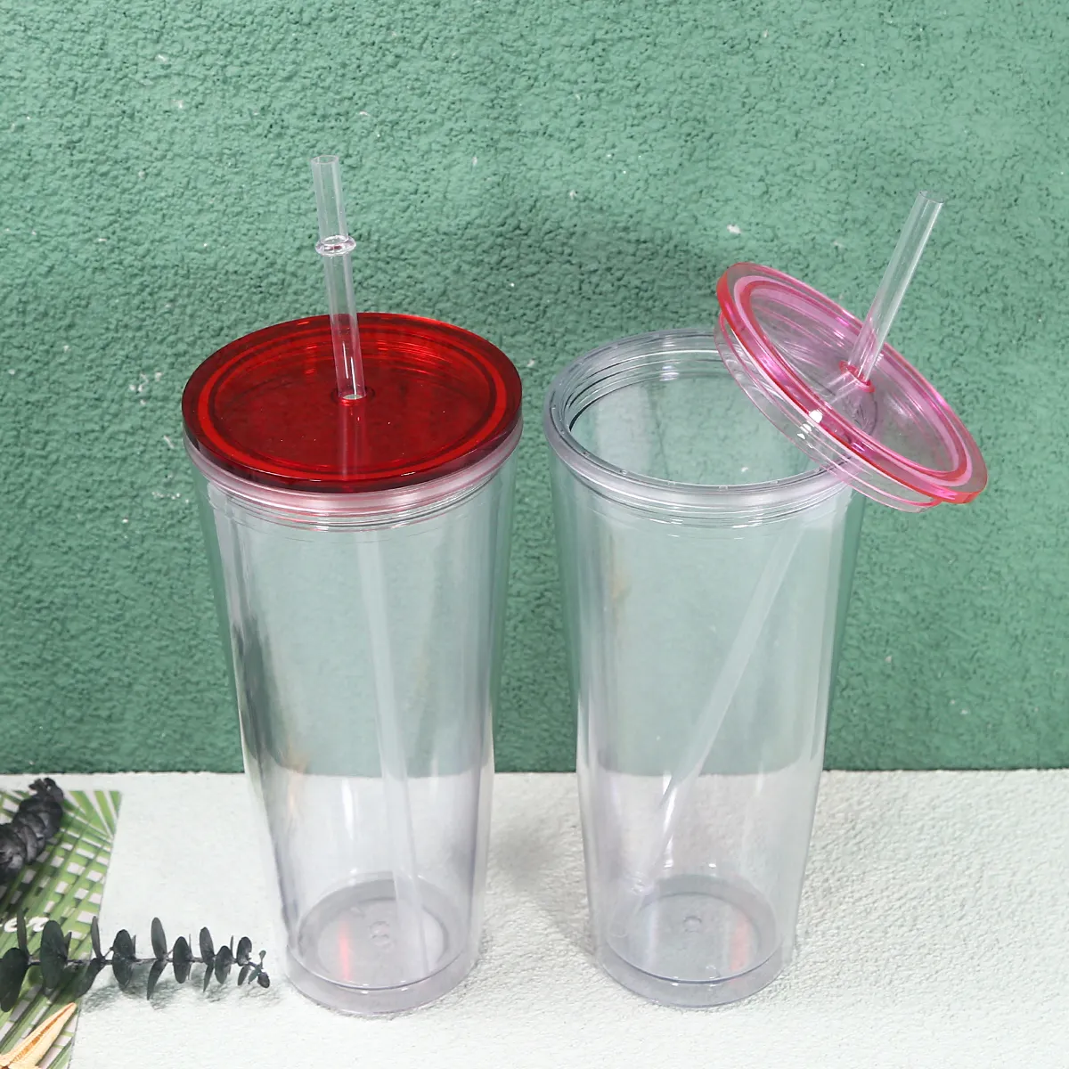 24oz heldere acryl plastic dubbele wandtumbler herbruikbare plastic mokken met gekleurde platte deksels drinkstrepen buiten draagbare waterfles b6