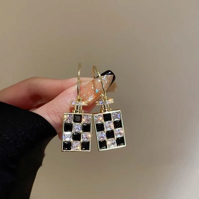 Dangle żyrandol Srebrna igła Kołania Kwaski Wysokiej klasy mały zapach Light Luksusowy niszowy projekt mody biżuteria do uszu