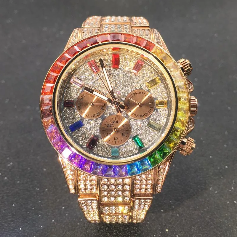 Horloges Roségoud Iced Out Herenhorloges Drie ogen Regenboog Diamanten Horloge Man Lichtgevend Rond Roestvrij staal Hiphop Horloge Malewristwa