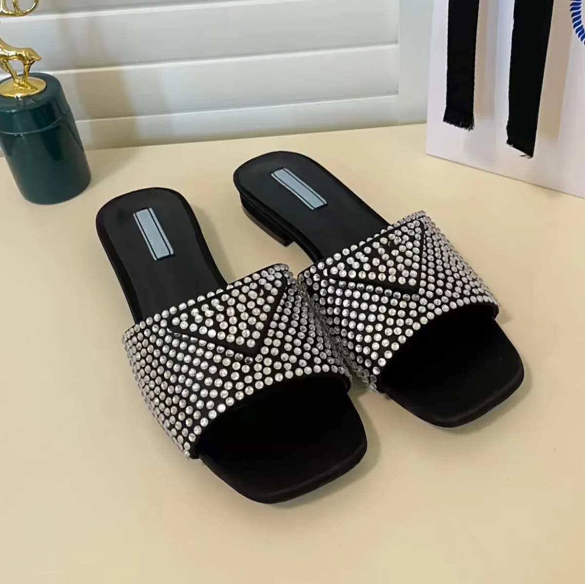 Sandals with diamonds on them discount