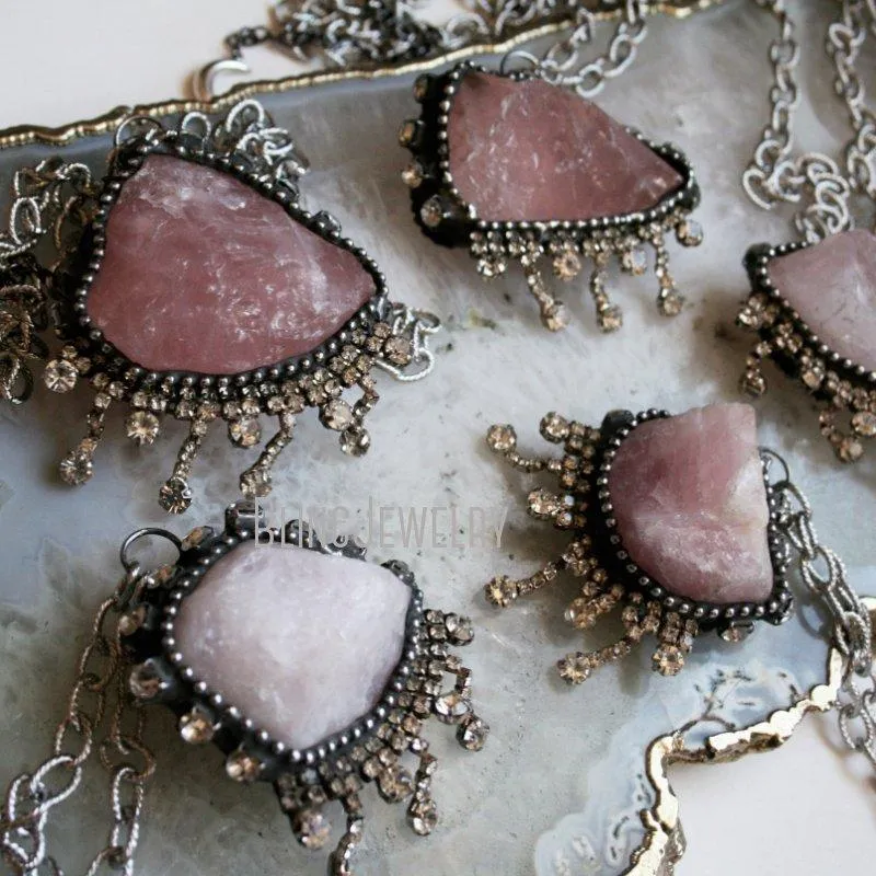 Łańcuchy surowy rose kwarc kryształowy naszyjnik różowy kamień szlachetny boho wicca walentynki miłosne zaklęcie talizman biżuteria