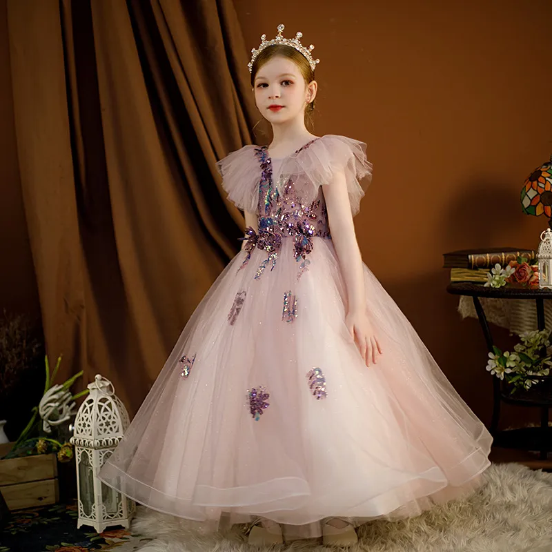 Vintage Lace Ball Festzug Kleider von Schulterpetten Kinder Blumenmädchenkleid für Ehering Ruffle Sweep Zug Geburtstagskleider 403