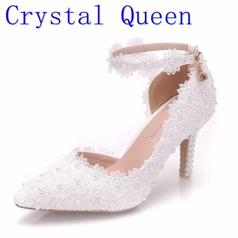 Crystal Queen White Lace Flower Scarpe da sposa Slip On Scarpe a punta Scarpe da sposa Tacco alto Donna Pompe Shallow Punta a punta 8Cm CJ191217