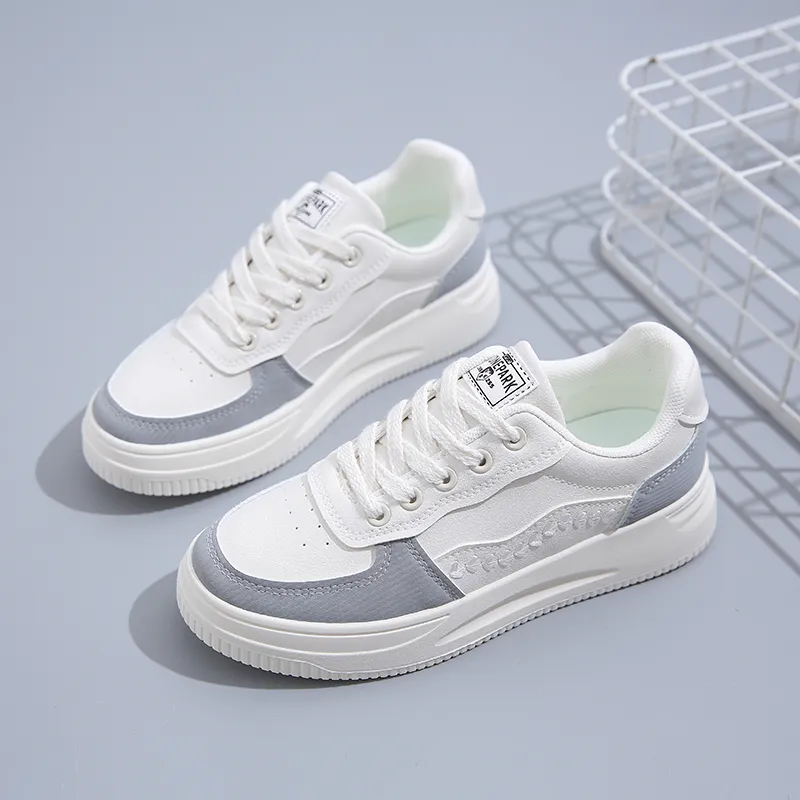 高品質の小さな白い靴ファッションとレジャースポーツサイズ35-40