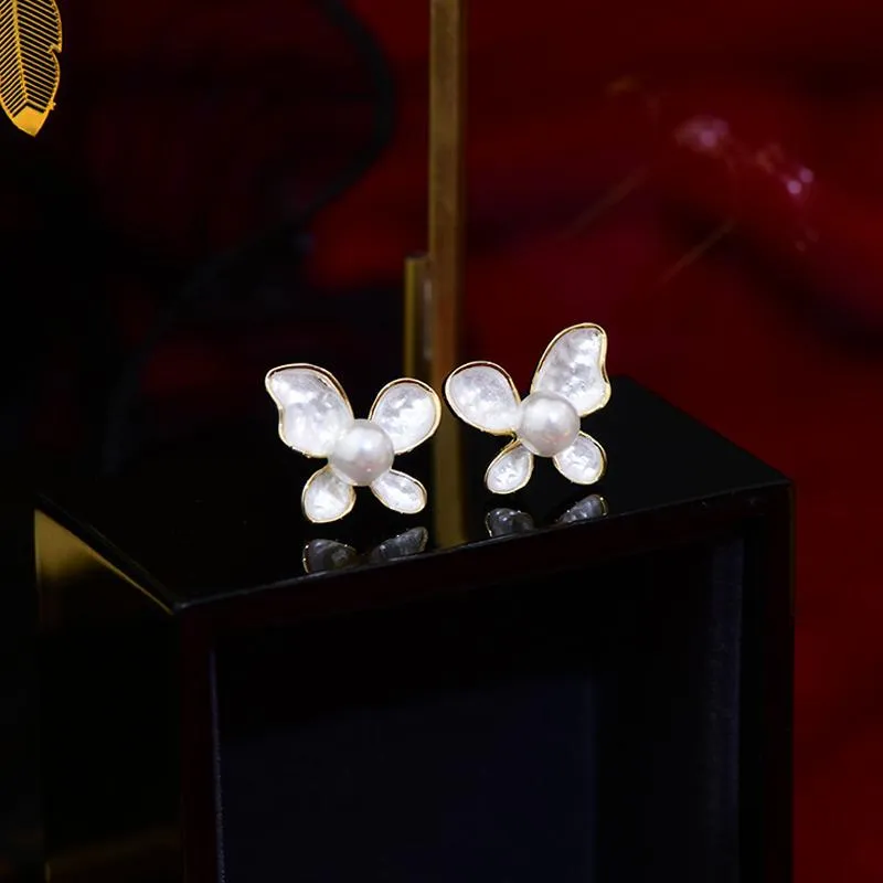 Stud Luxury Ins Exquisite Butterfly Pearl Earring For Women 14k Real Gold Charms vackra örhängen Bröllopsmycken gåvor