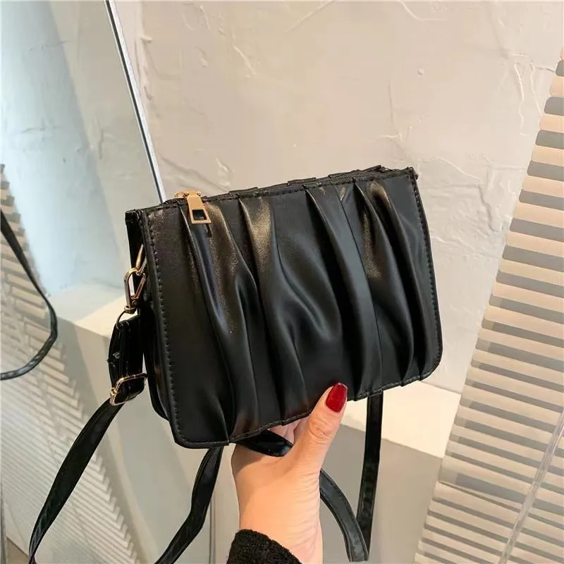 Le sac de mode plis de grande capacité oblique poitrine de poitrine triangle épaule sac à main