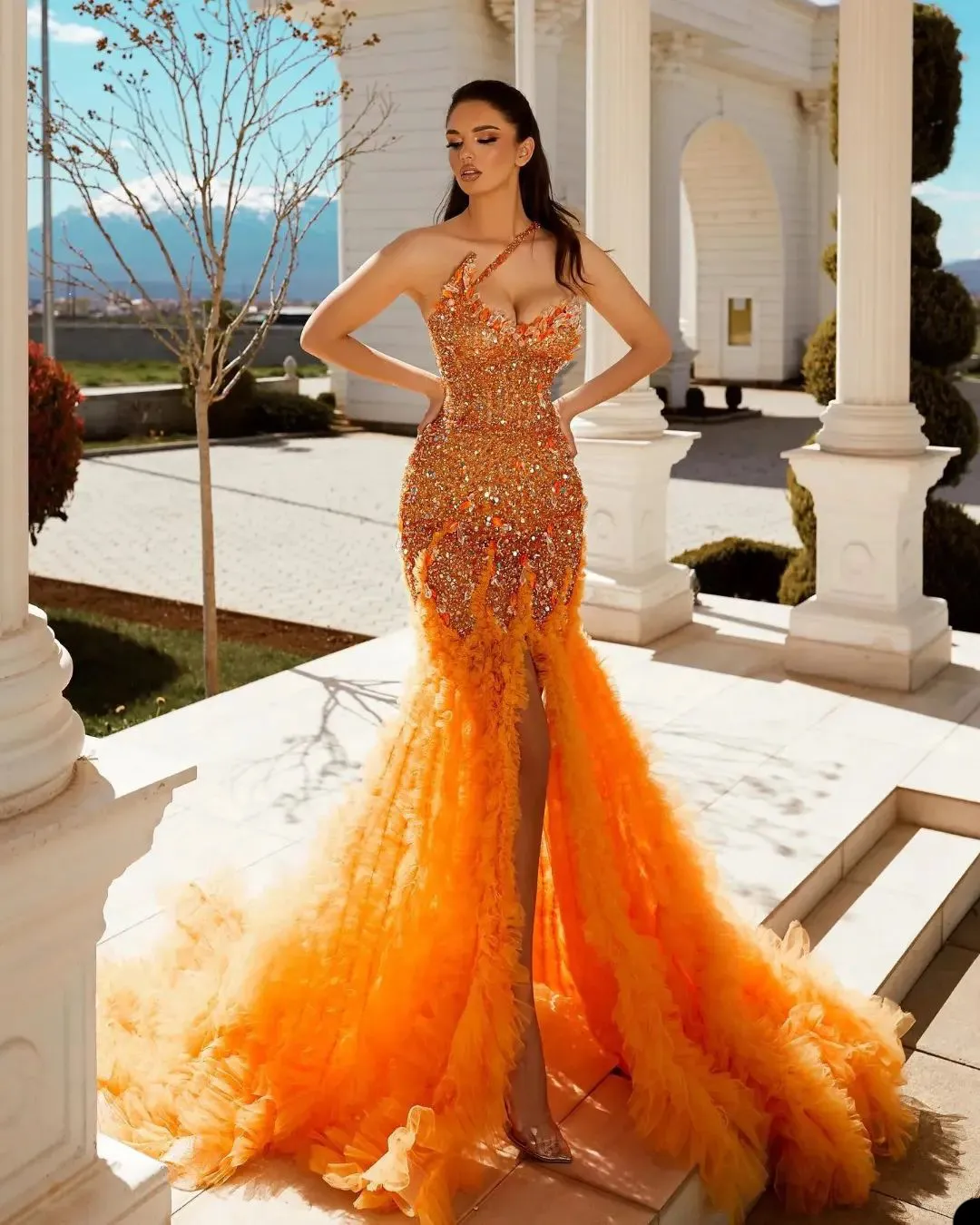 Vestidos de fiesta de sirena de color naranja brillante Apliques con cuello en V Lentejuelas Sin mangas Sin tirantes de encaje Sexy Transparente