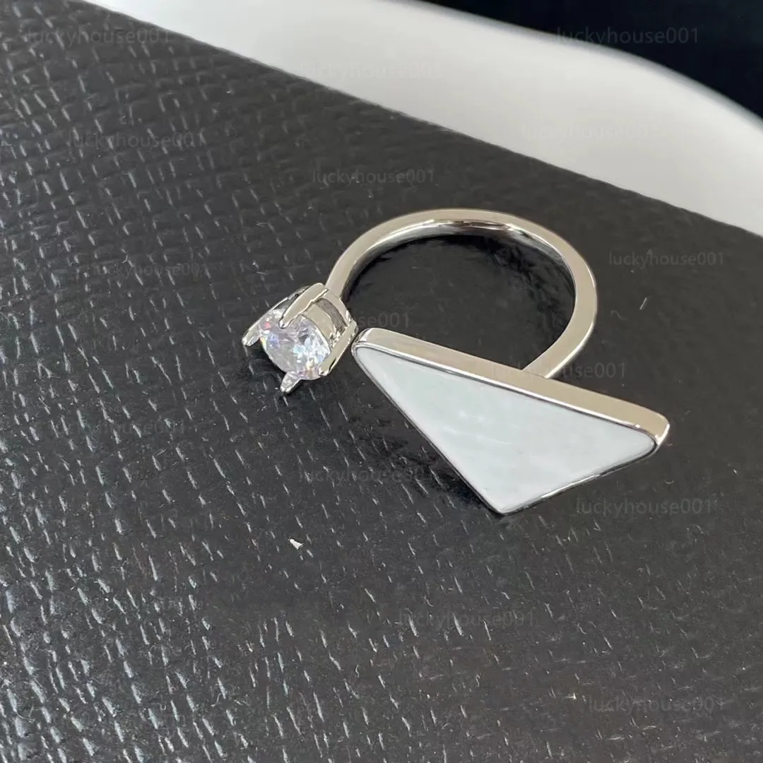 Encanto de la moda superior Anillo P joyería exquisita clásica Plata de ley 925 Corte princesa Topacio blanco CZ Gema de diamante fiesta de boda eterna anillos de boda para mujer