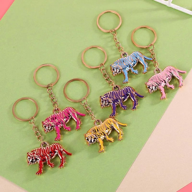 Keychains 1pc Fashion Key Ring Bag Hanger Tiger Keychain Decoratieve accessoire auto enek22