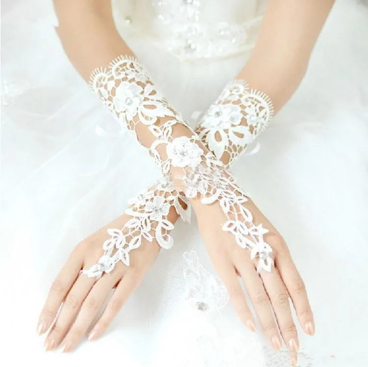 Custom Made Vintage Fingerless Bridal Gloves Fabulous Lace Diamond Flower Glove Hollow Wedding Dress Accessories