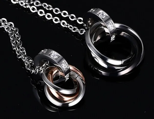 New Design Sweet Lovers' Couple Black Rose Gold Stainless Steel Round Ring Style Necklace Pendant Sparking Crystals CZ Women Men