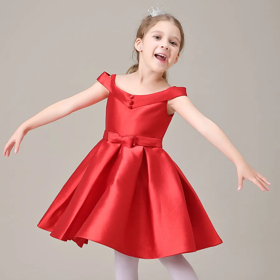 Robes de fille de fleur mignonnes en satin rouge Photo réelle longueur au genou Cap manches robes de première communion pour les filles robe de fête d'anniversaire de style d'hiver