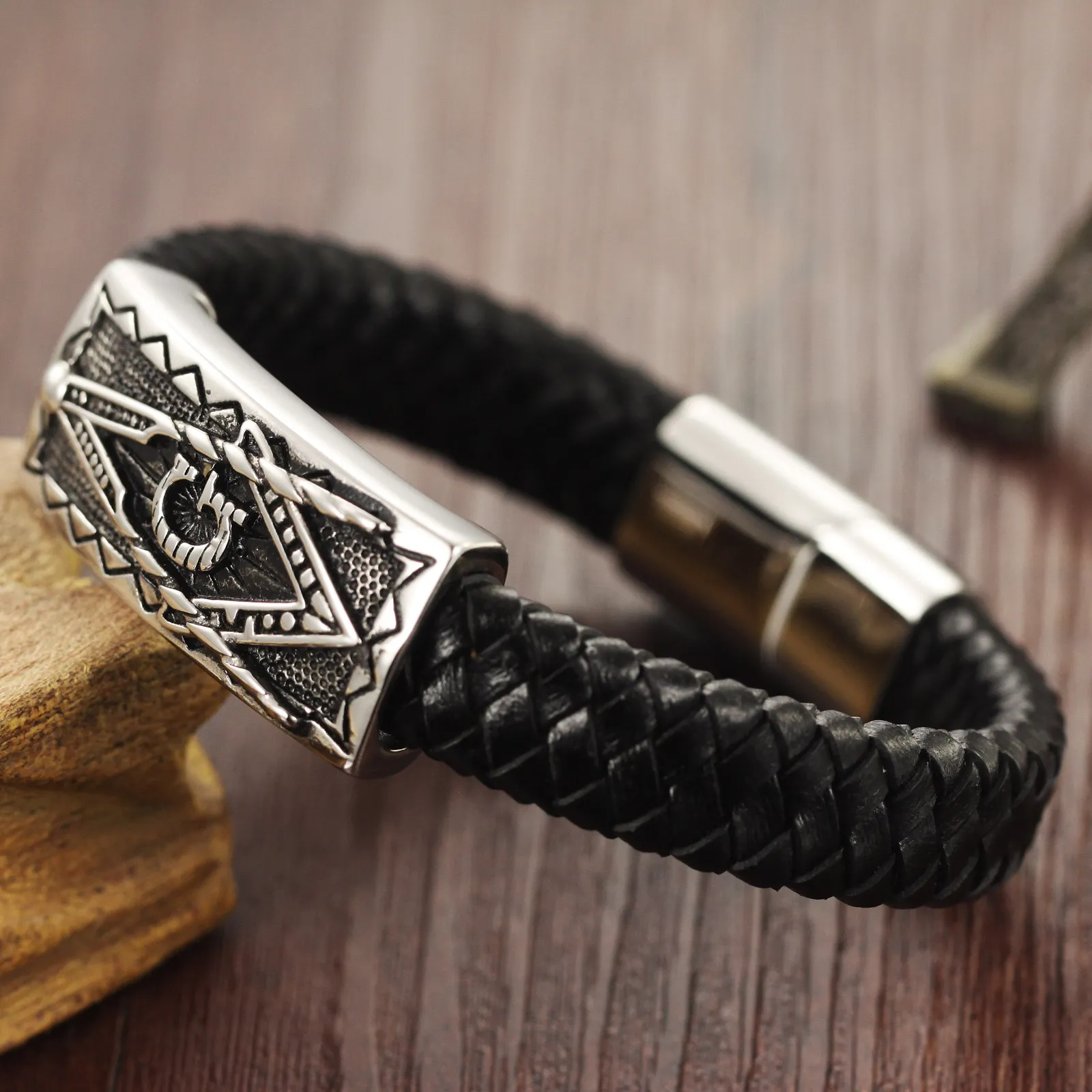 The Design is Novel Stainless Steel Magnet Clasp Genuine Leather Bracelet Freemasonry Masonic Men