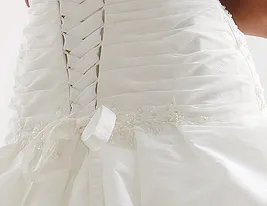 2016 NYHET HOT FASHION GRATIS SÄKERHET Elegant bollklänning Ivory Chapel Train Appliques Sweetheart Satin / Taffeta Bröllopsklänningar 223