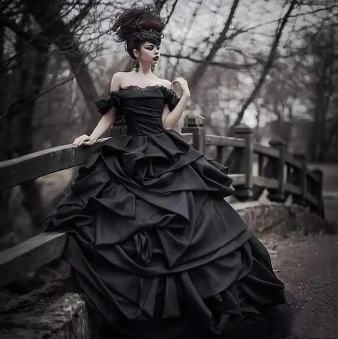 Gótico preto Vestidos De Casamento 2017 Do Vintage Tafetá Fora Do Ombro Do Laço Drapeado Em Camadas Longos Vestidos De Noiva Custom Made China EN10283