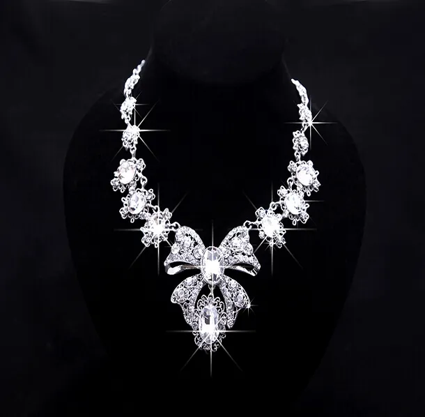 2017 venta caliente nuevo collar de diamantes de imitación de lujo pendientes de tres piezas nupcial tiaras de la boda corona accesorios para el cabello caja