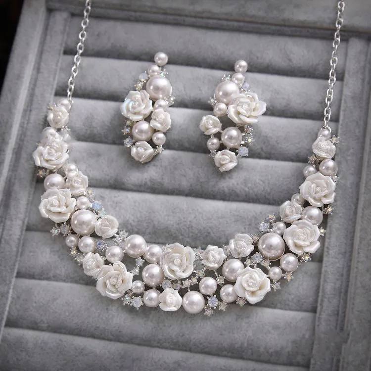 I lager White Rose Pearl Bridal Jewelry Sets NeckaceeArringStiaras Crowns Rhinestones Wedding Accessories6493067