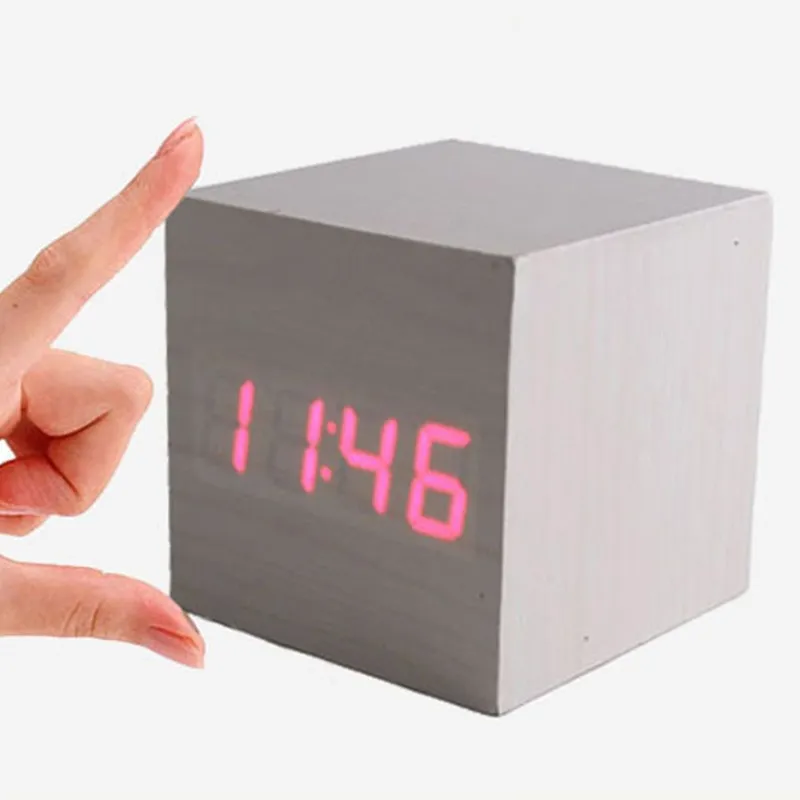 木製スタイルの時計ウッドクロックキューブLEDアラームコントロールデジタルデスク時計木製スタイルルーム時間の日付温度警報機能ホームの装飾